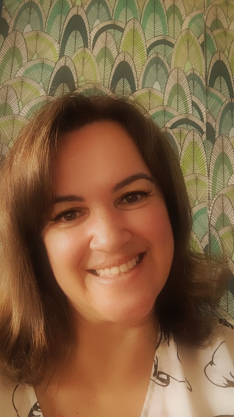 Cássia Gomes — Mentora Financeira